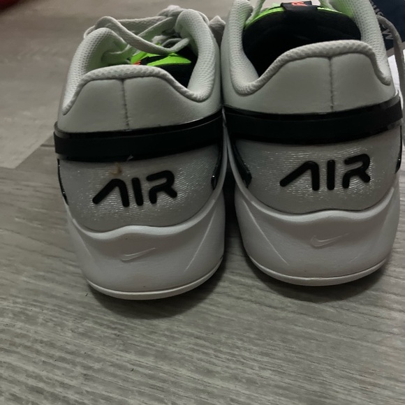 Nike air max bolt (gs) boys 6.5. Will also fit women’s size 8 - Picture 2 of 4